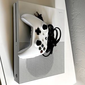Xbox one S 1tb with power cable and one controller